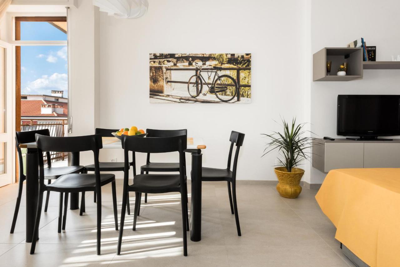 Civico40 Luminoso Appartamento Con Balconi E Garage Privato Verona Bagian luar foto